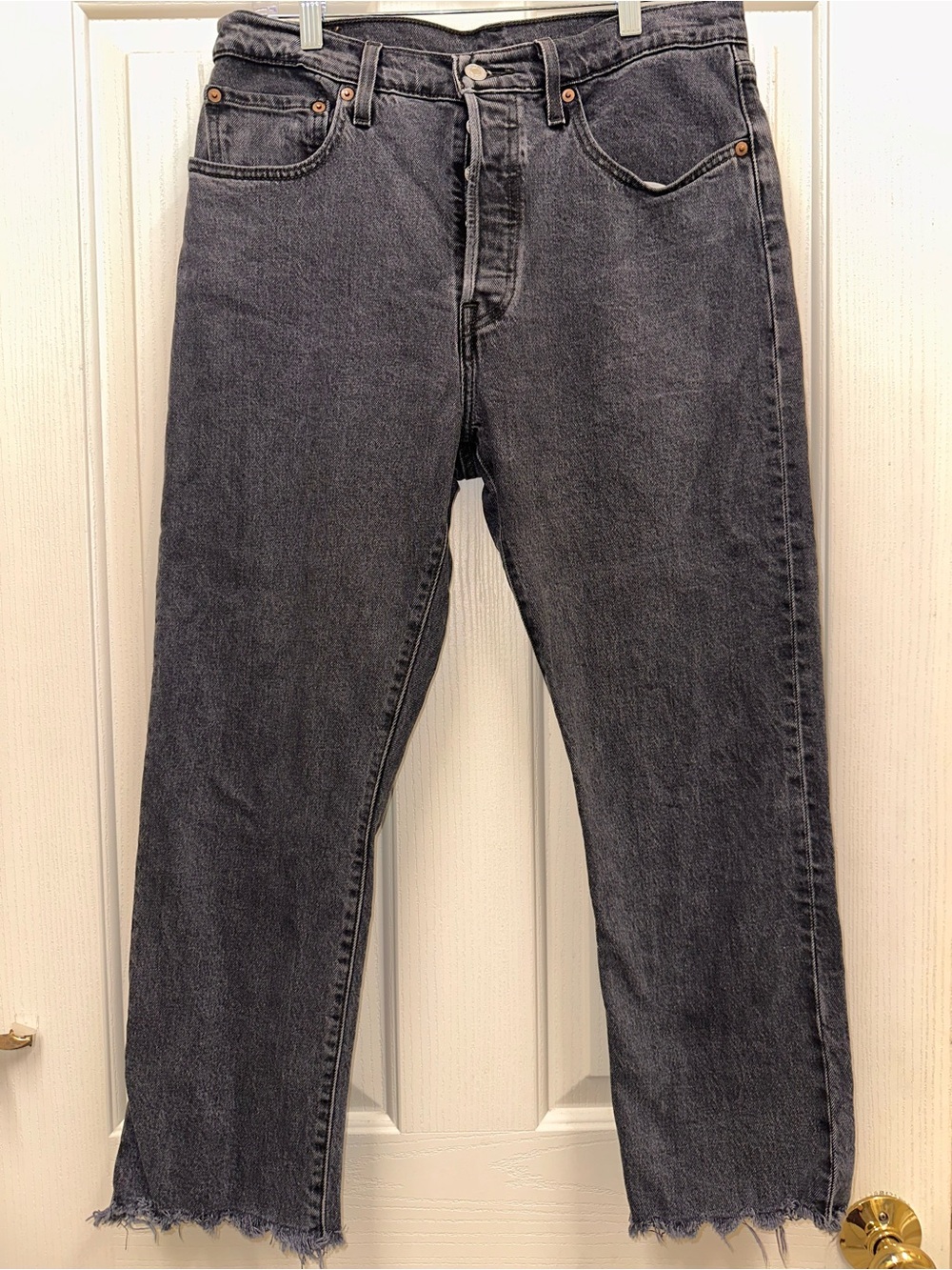 Levi’s 501 Cropped black jean size 30x26